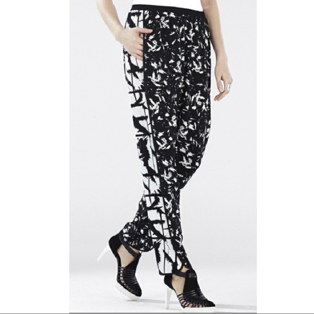 BCBGmaxazria Print Blocked Tapered Pants! ✨